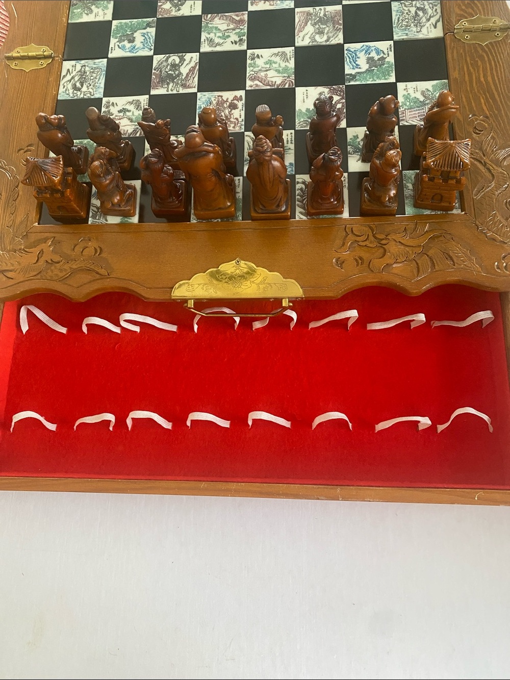 Handcrafted Green & Brown Decorative Chess Set in Folding Wooden Case. - Picture 3 of 5